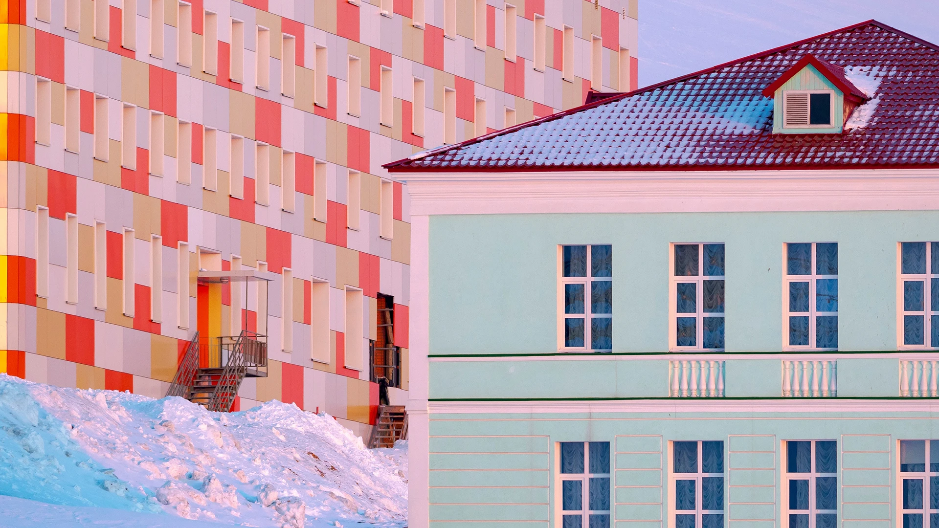 Barentsburg & Pyramiden