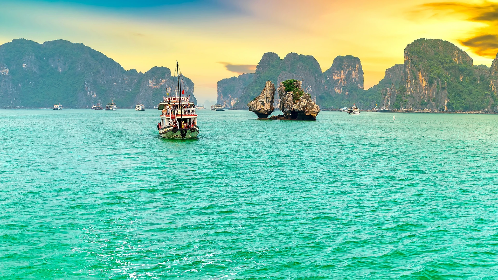 Ha Long Bay & Lan Ha Bay 