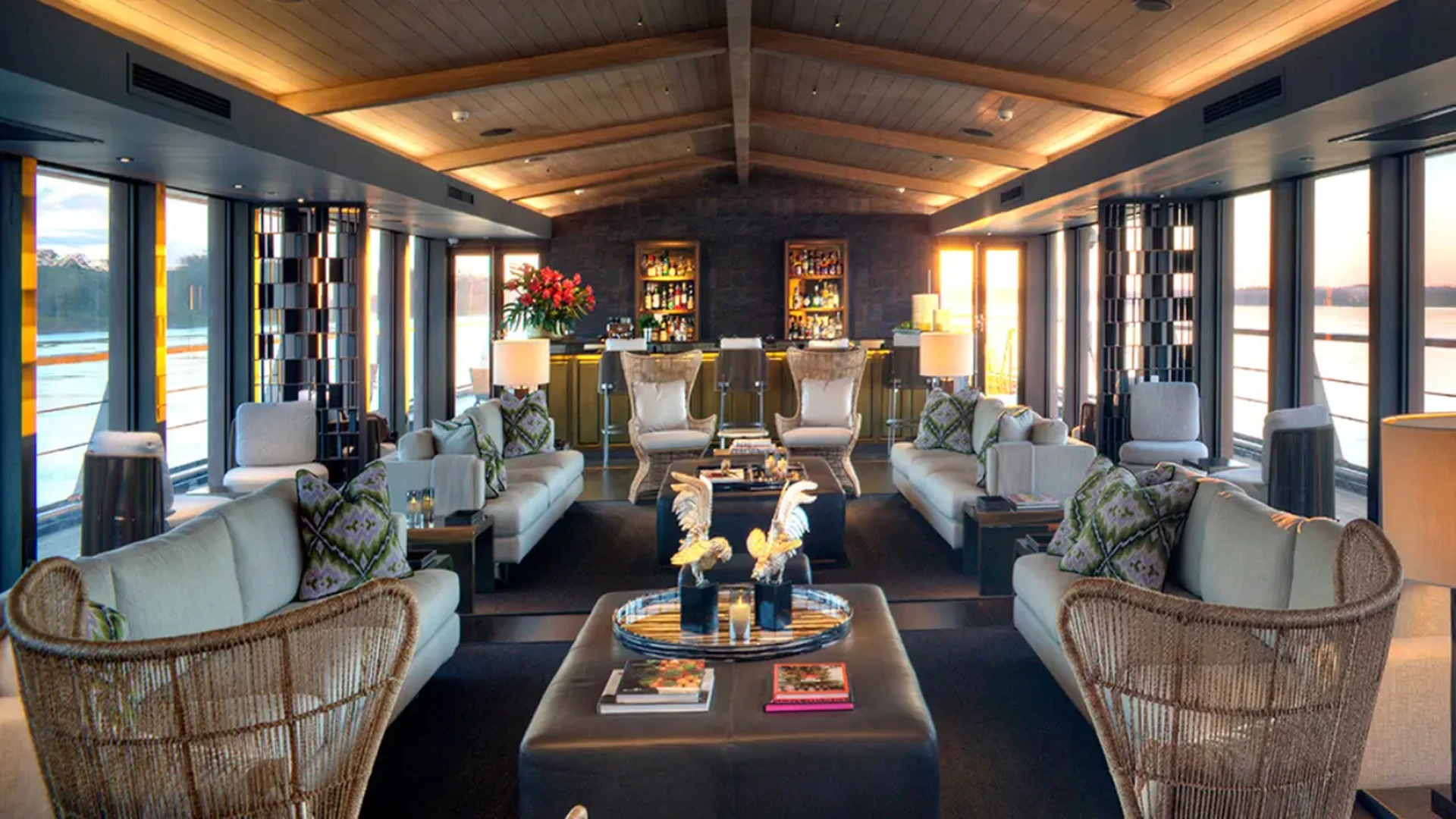 Aqua Nera lounge