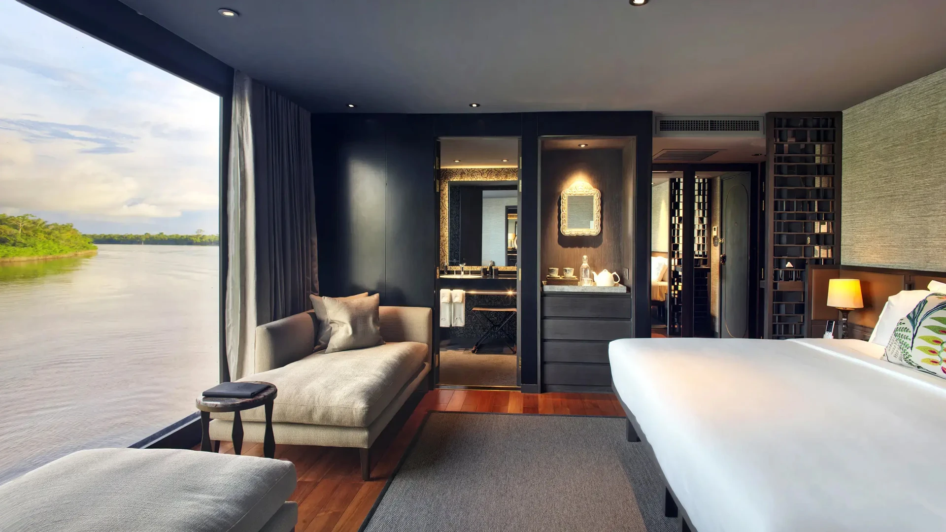 Aqua Nera suite