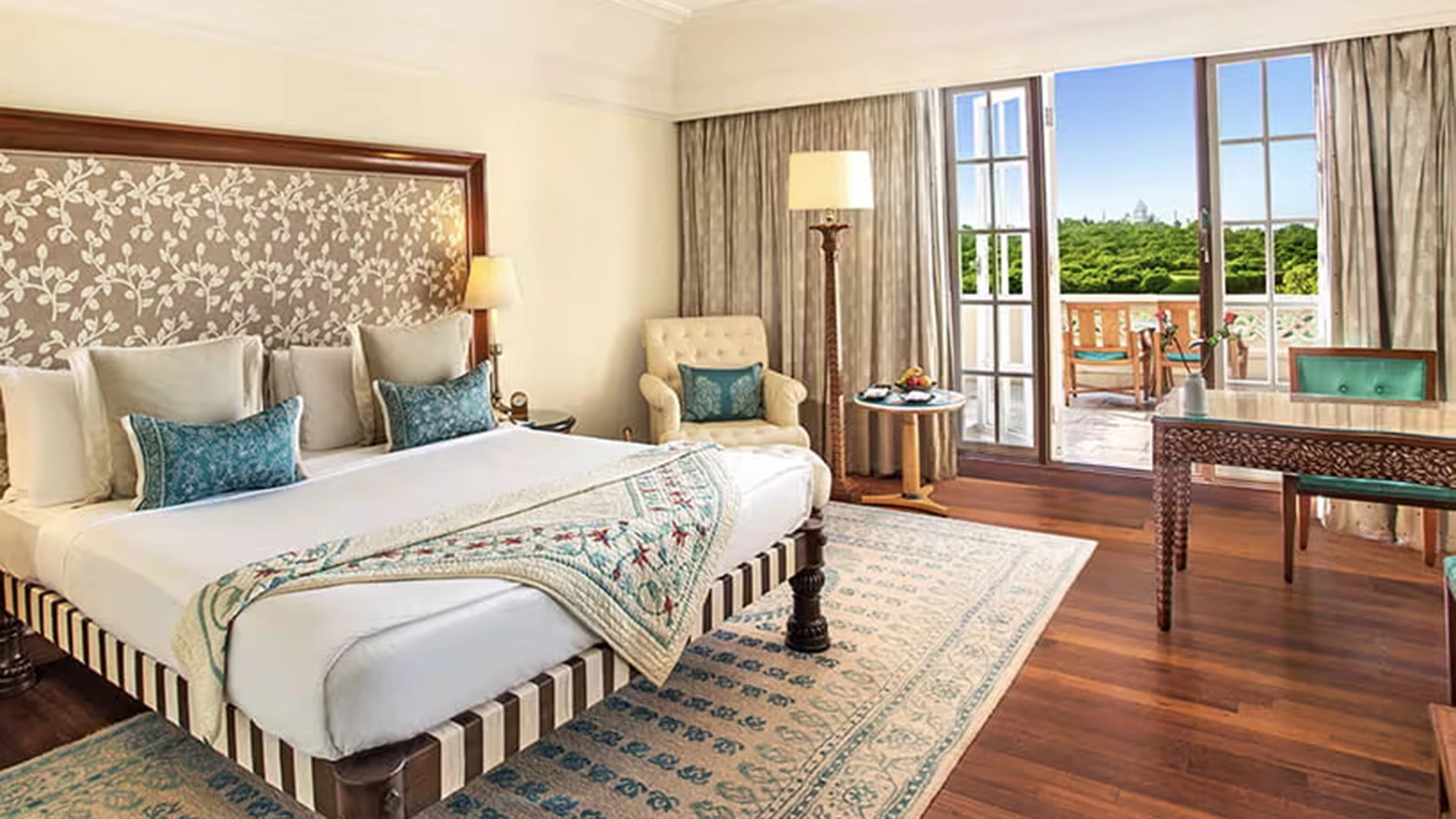 The Oberoi Amarvilas room