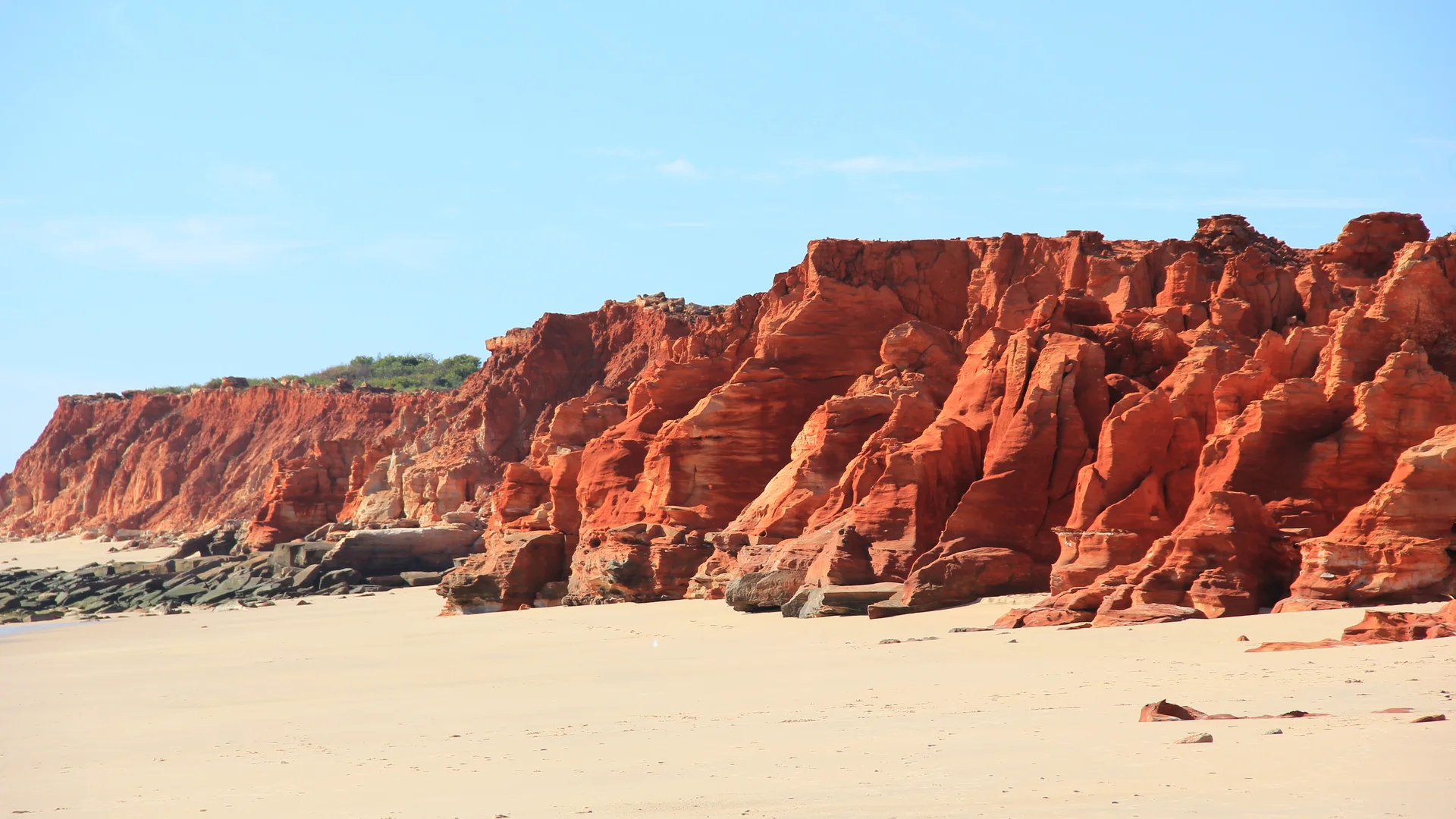 Cape Leveque red cliffs, white beach, turquoise sea