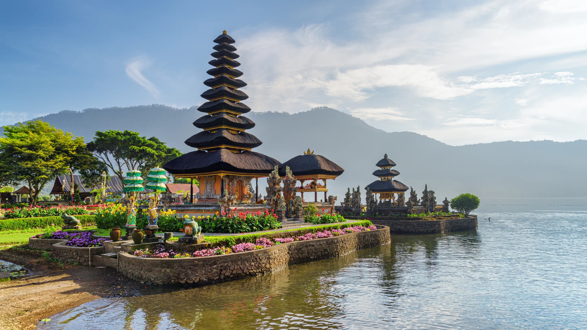 Pura Ulun Danu Beratan lake temple, Bali