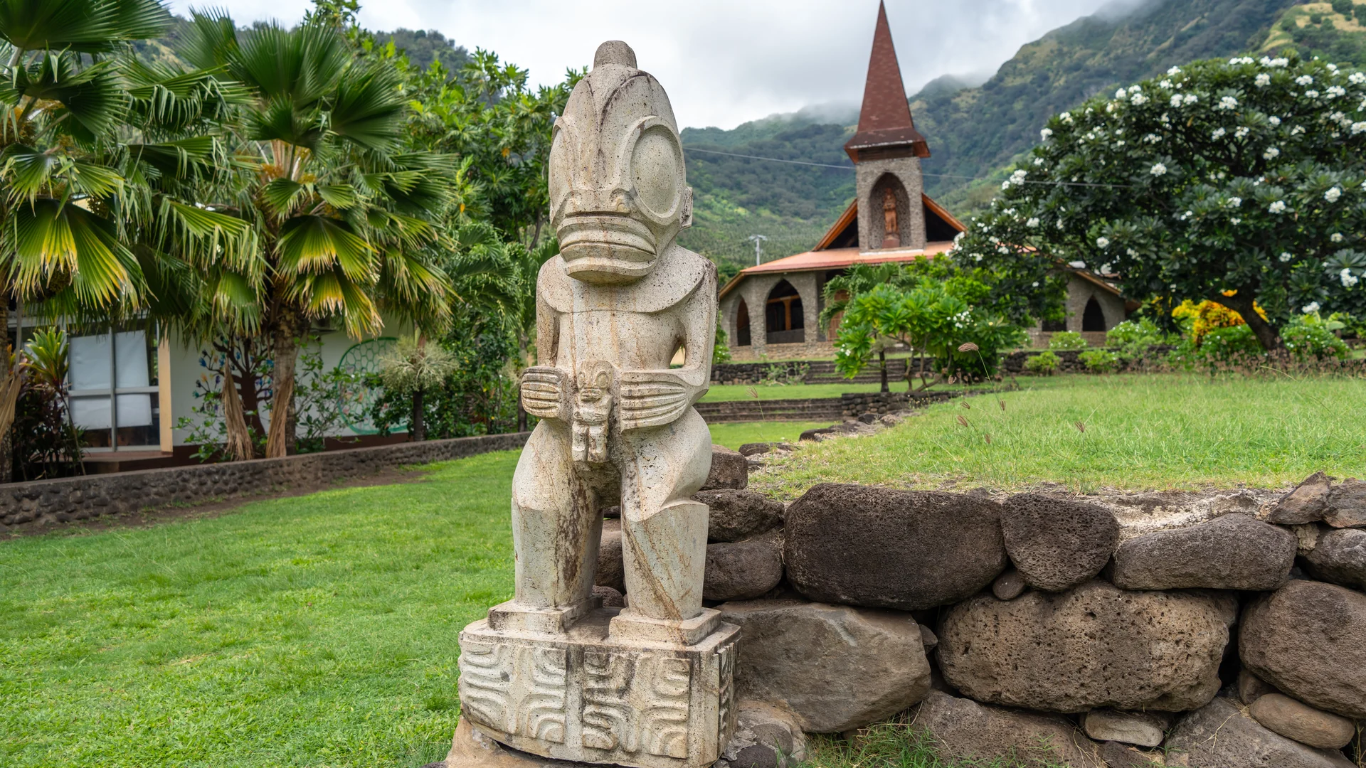 Discover the Marquesas aboard the Aranui