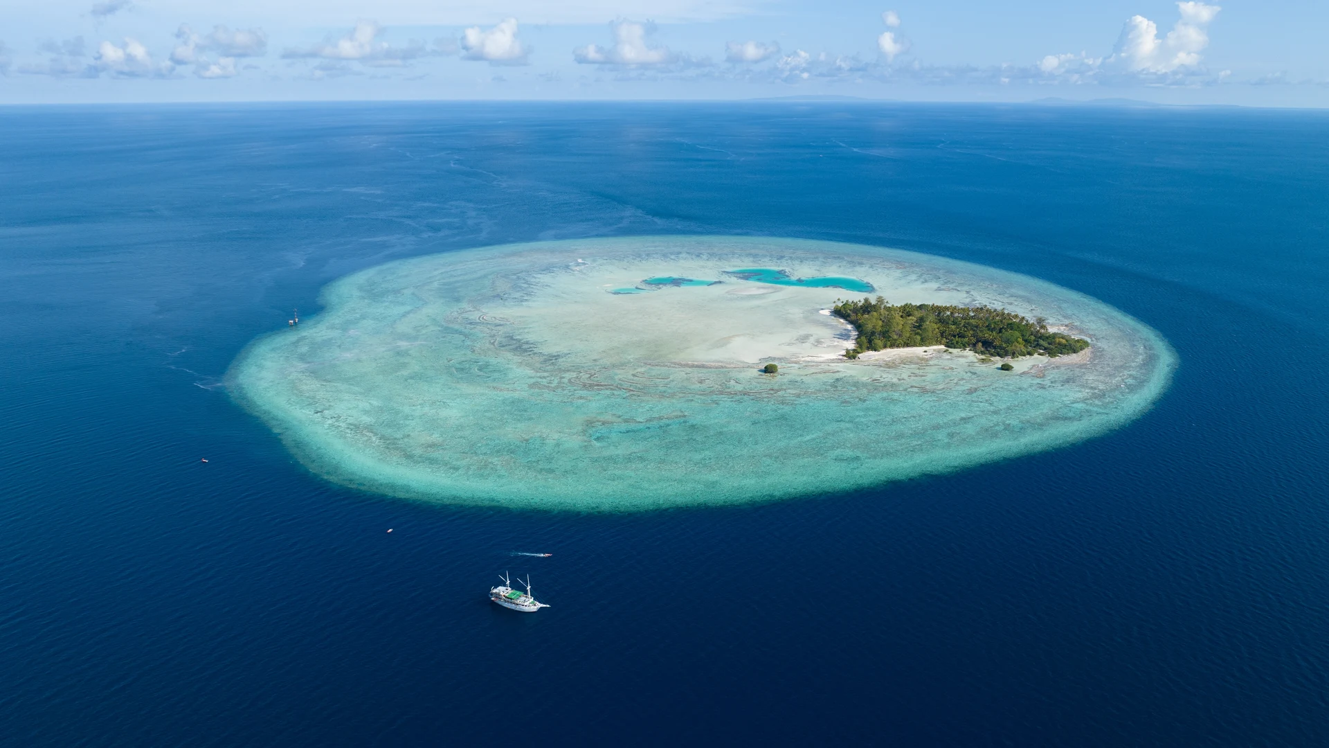 Reef-ringed island off Madang, PNG
