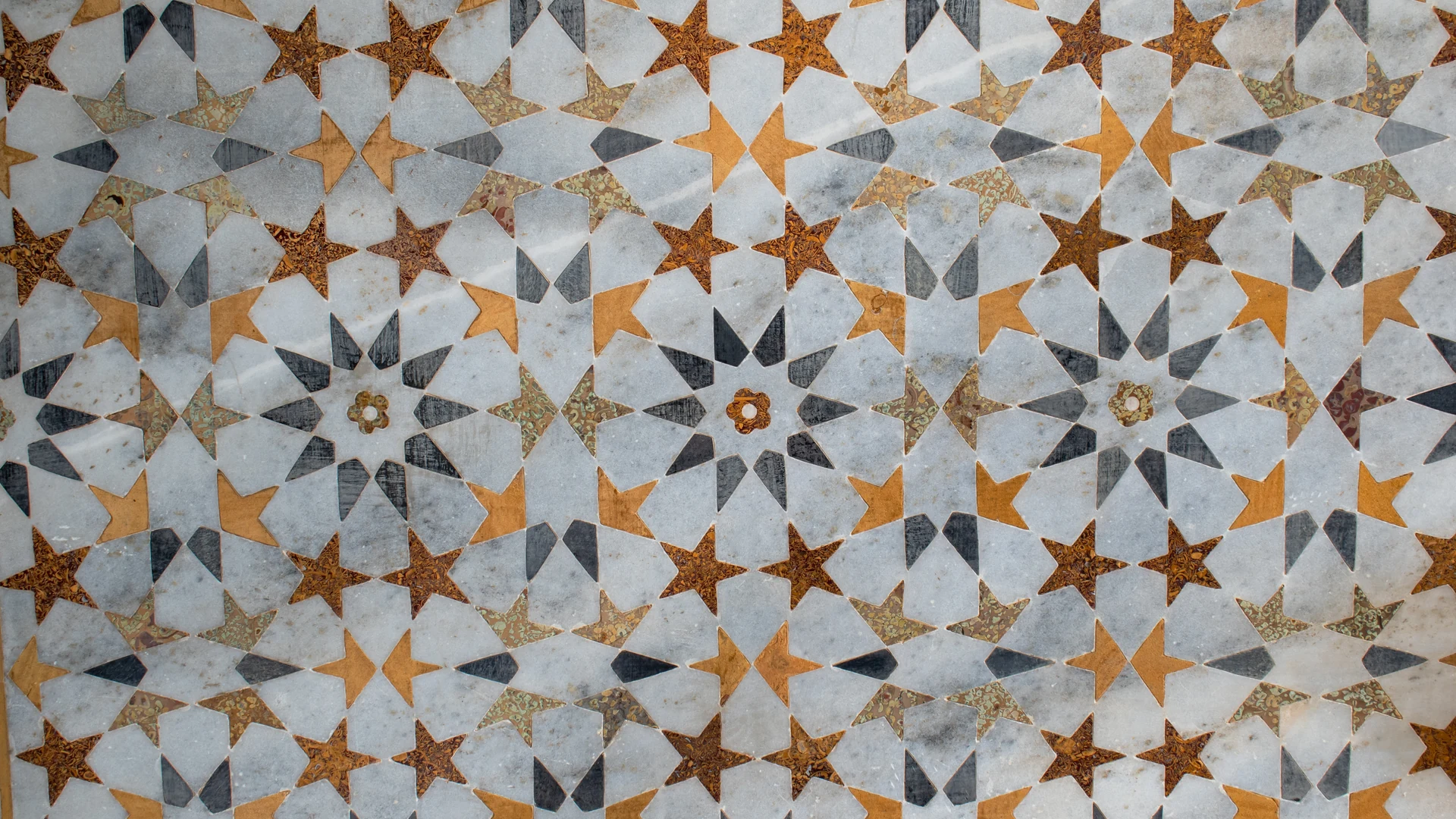 Mughal marble inlay (pietra dura) floral detail